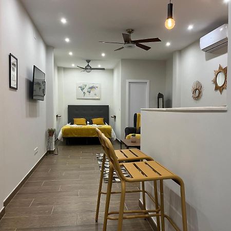 Acogedor Apartamento En La Buhaira セビリア エクステリア 写真