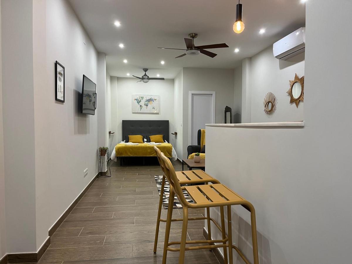 Acogedor Apartamento En La Buhaira セビリア エクステリア 写真